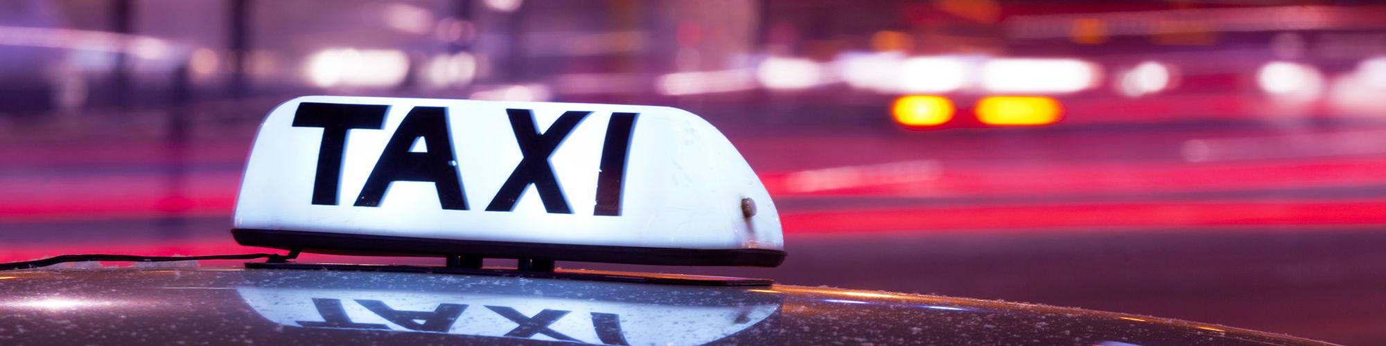 Такси корона тучково. Такси свердловск лнр номера. Такси свердловск лнр. Такси минутка лянтор. Такси снежное.